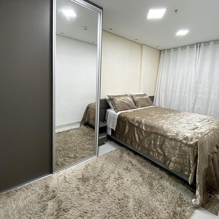 Apartamento 1 dormitório no Boqueirão com Piscina, 50 metros